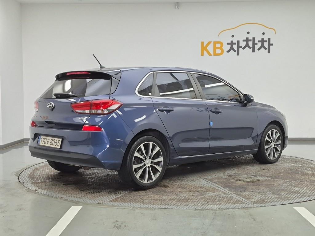 HYUNDAI i30 - Vista 4