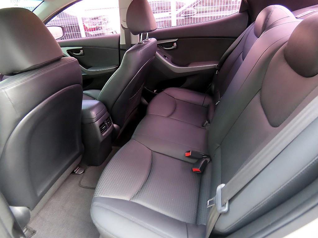 HYUNDAI Avante - Vista 6