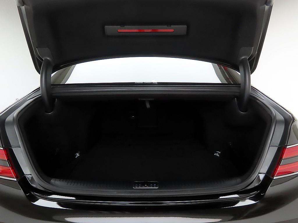 Genesis G90 - Vista 5