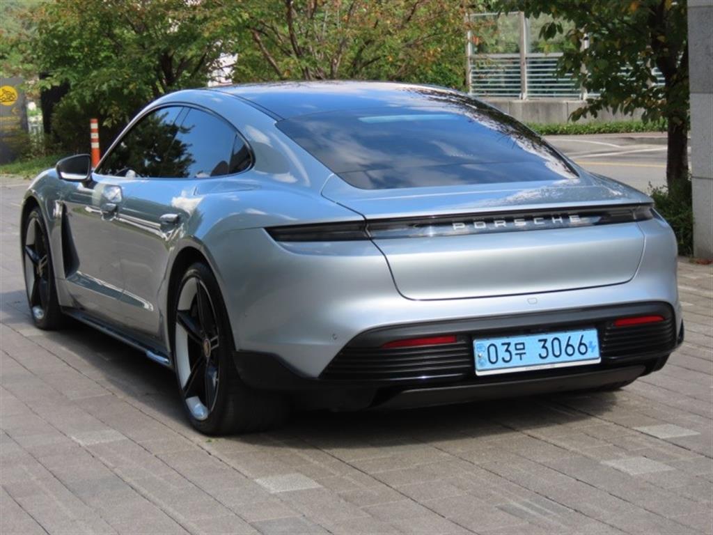 Porsche Taycan - Vista 7