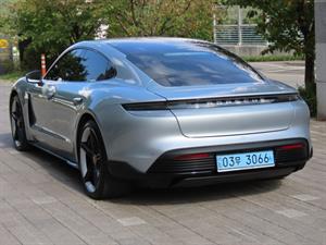 Porsche Taycan - Vista 8