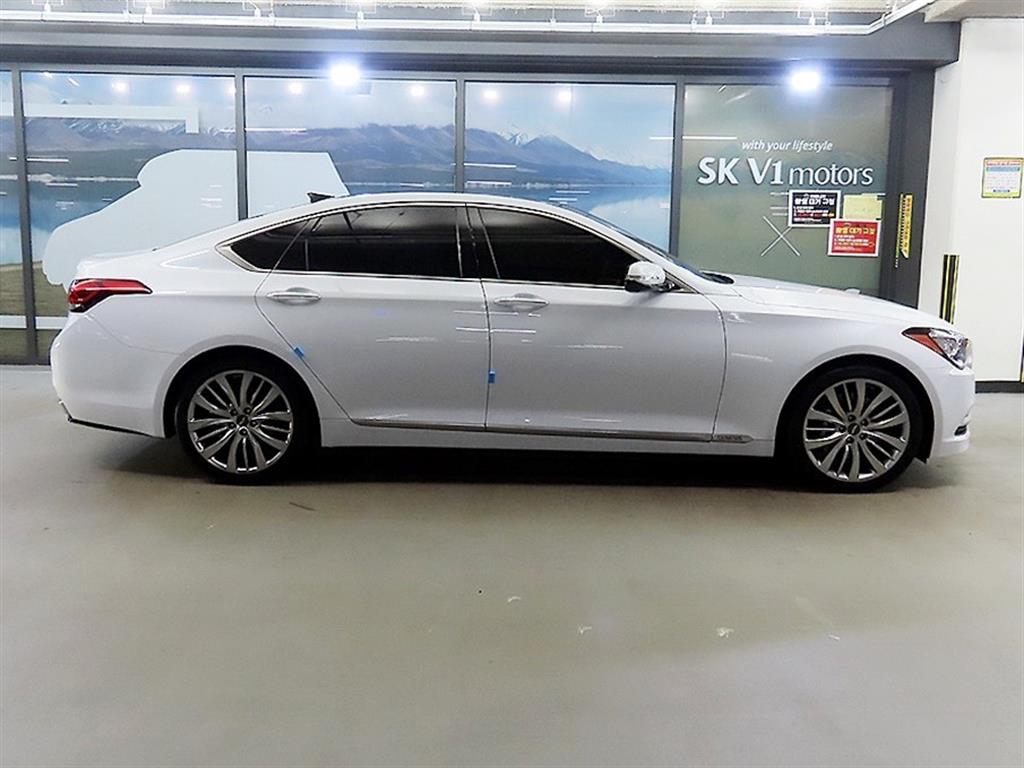 HYUNDAI Genesis - Vista 3