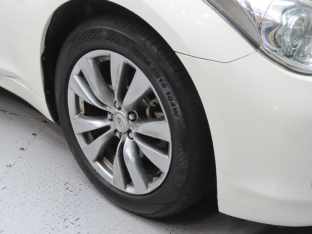 Infiniti M - Vista 9