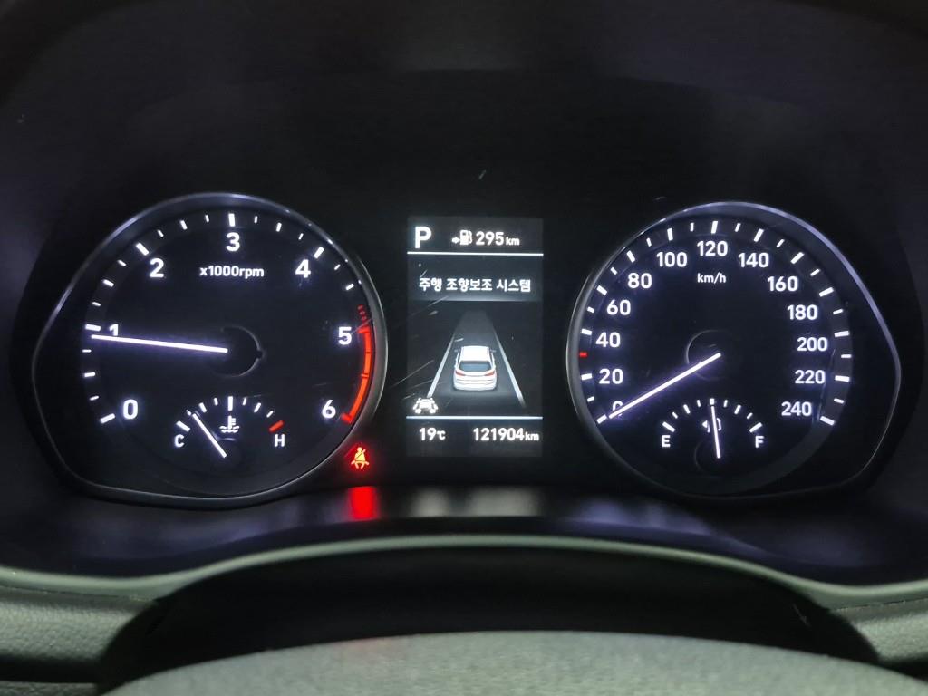 HYUNDAI i30 - Vista 7