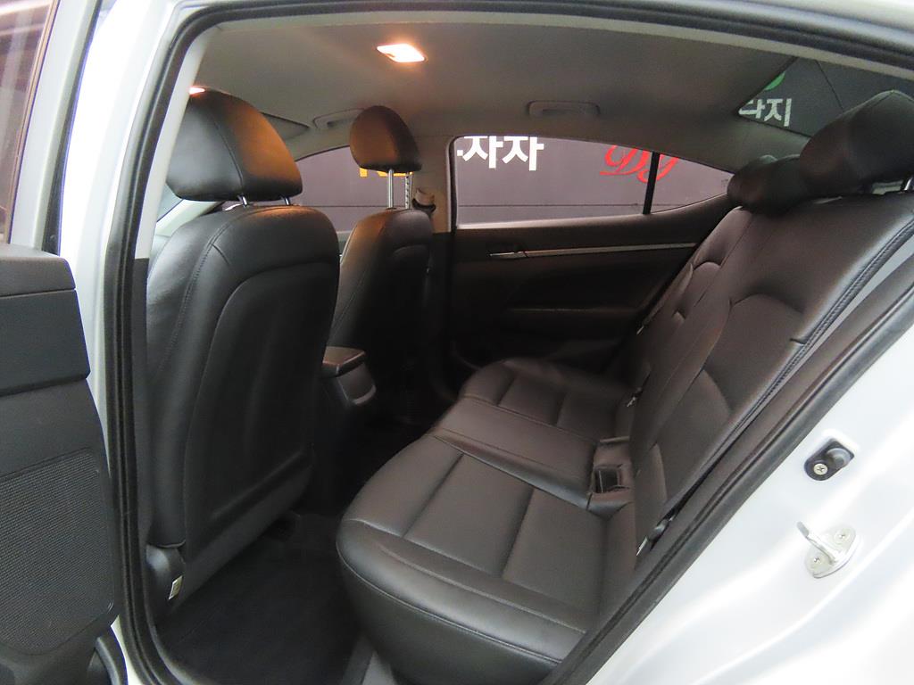 HYUNDAI Avante - Vista 6