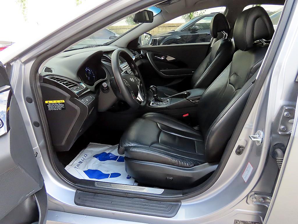 HYUNDAI Grandeur - Vista 5