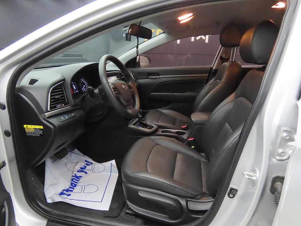 HYUNDAI Avante - Vista 5