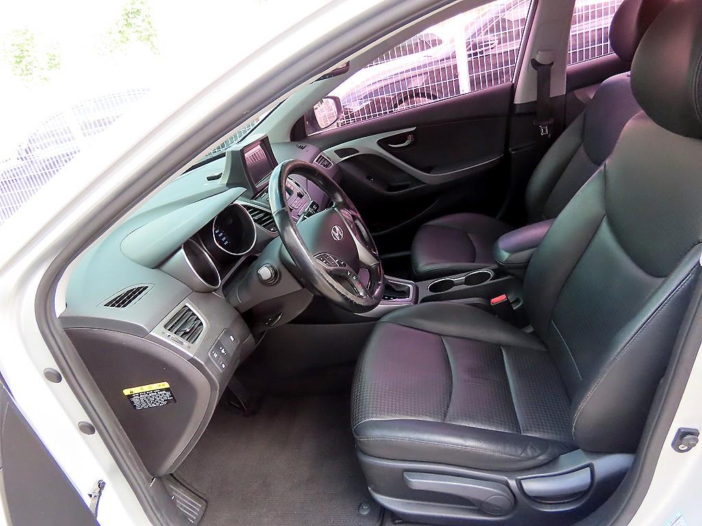 HYUNDAI Avante - Vista 5