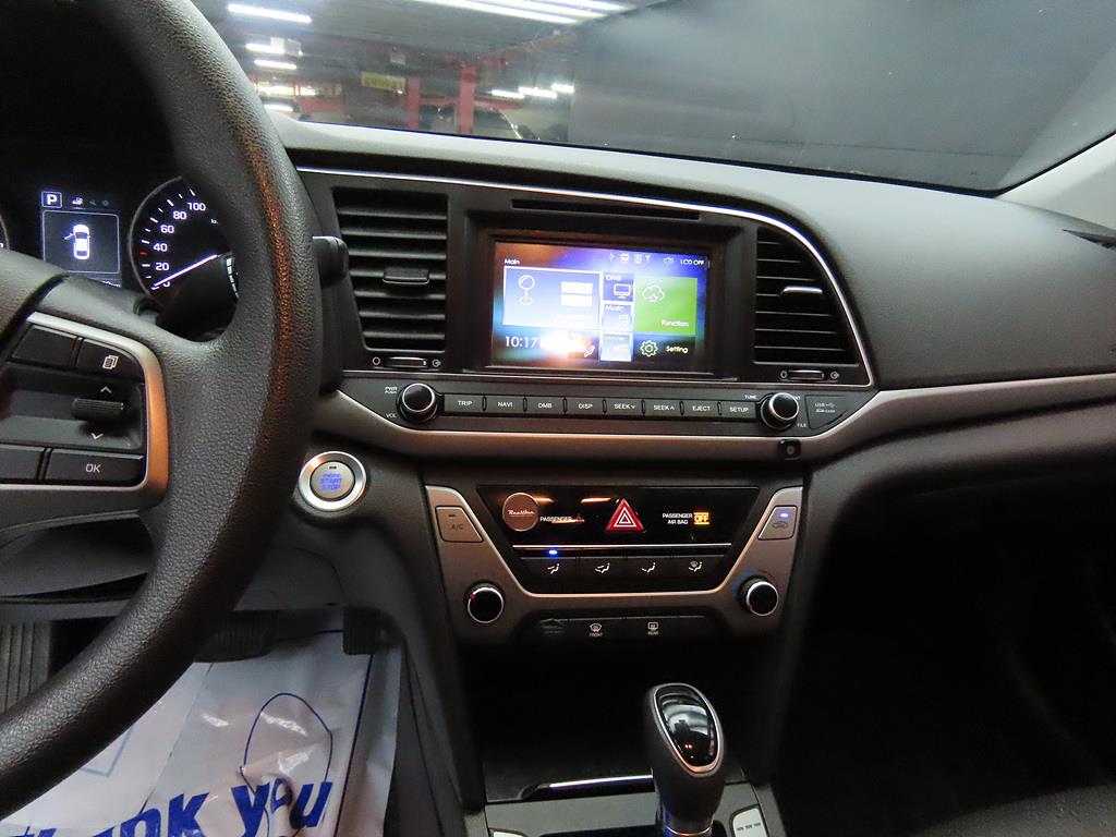 HYUNDAI Avante - Vista 10