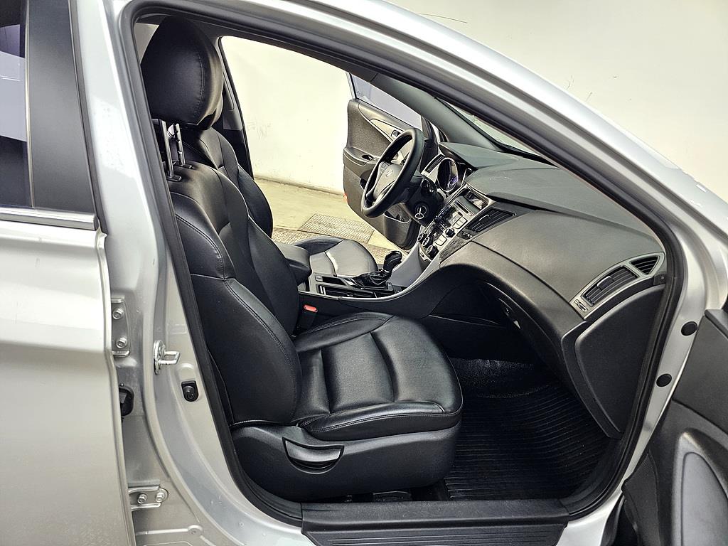 HYUNDAI Sonata - Vista 11