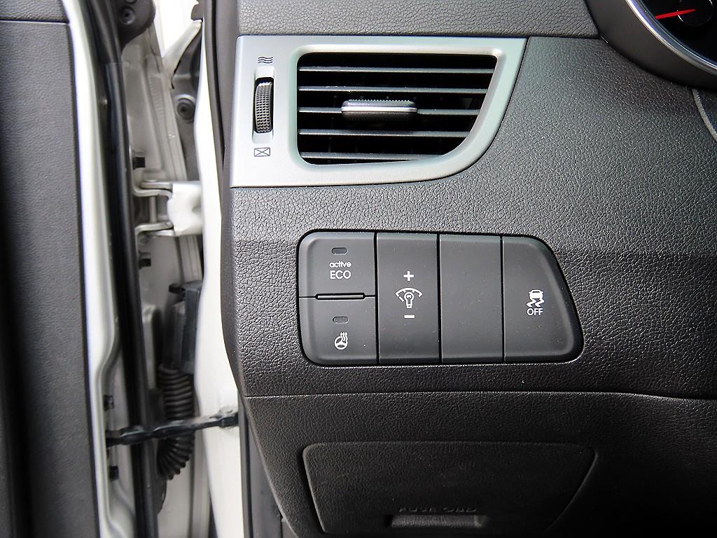 HYUNDAI Avante - Vista 12