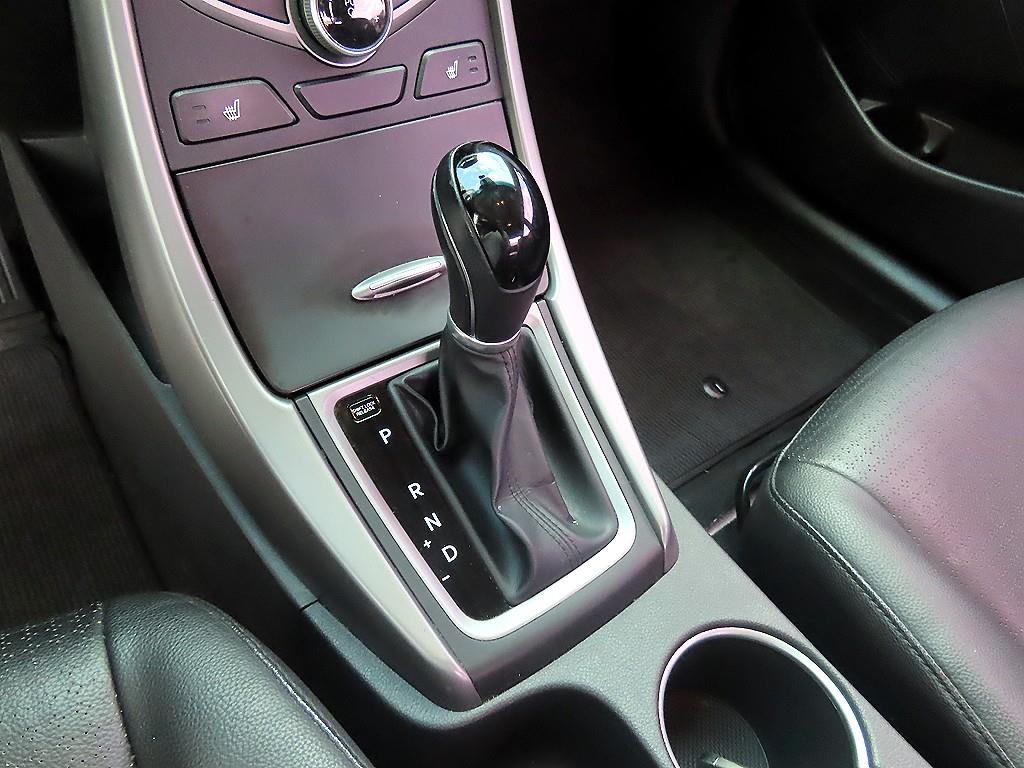 HYUNDAI Avante - Vista 10