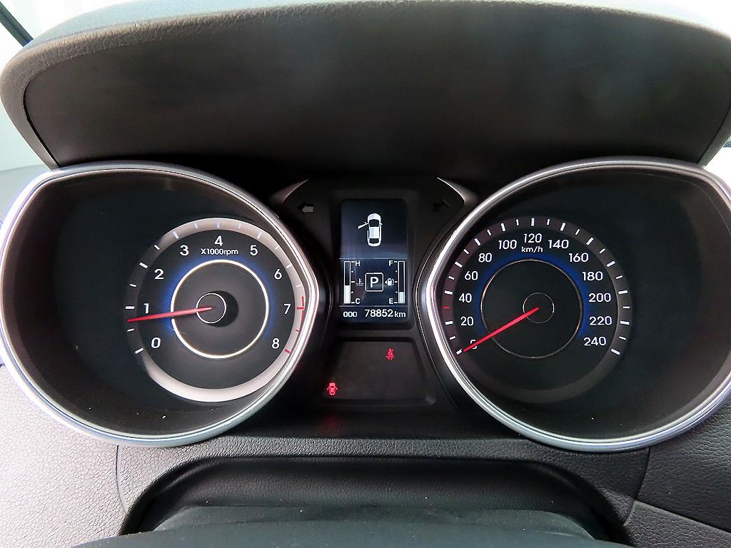 HYUNDAI Avante - Vista 9