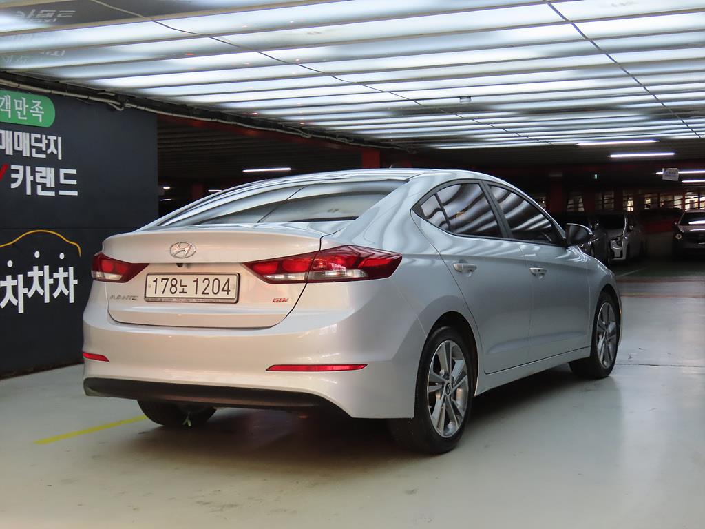 HYUNDAI Avante - Vista 4