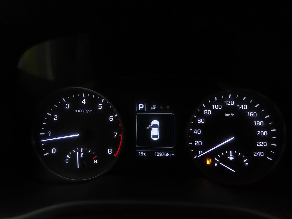 HYUNDAI Avante - Vista 9