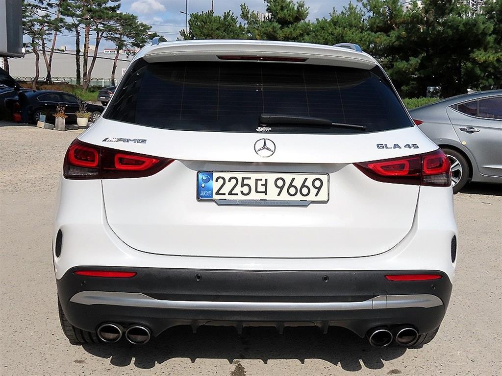 Mercedes Benz GLA Class - Vista 4