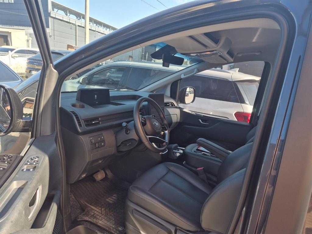 HYUNDAI Staria - Vista 8