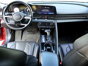 HYUNDAI Avante - Vista 10