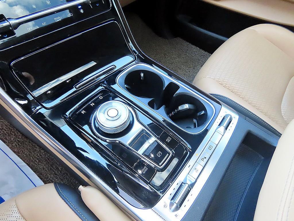 KIA Carnival - Vista 10