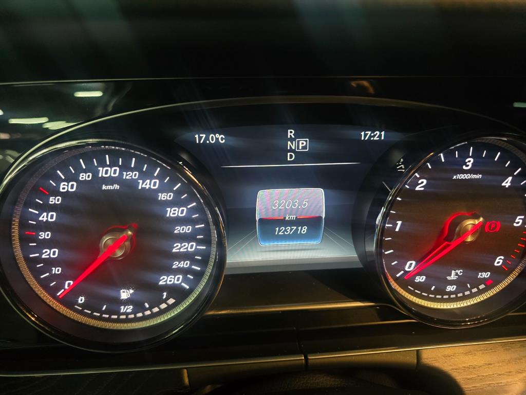 Mercedes Benz E class - Vista 10