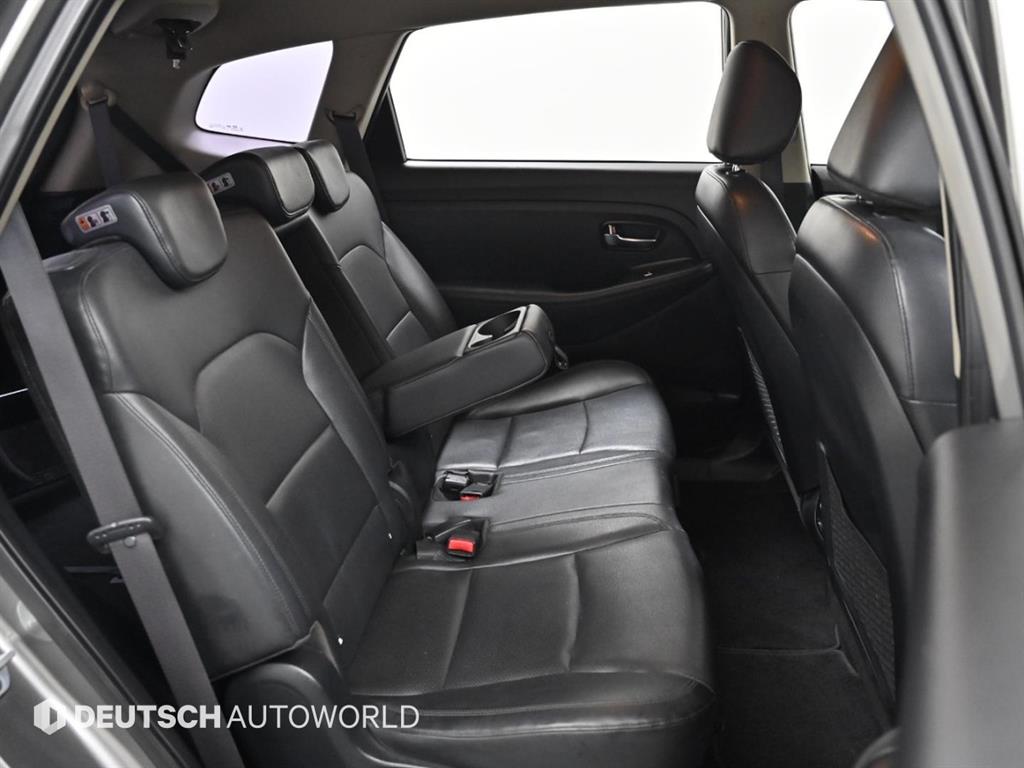 KIA Carens - Vista 10