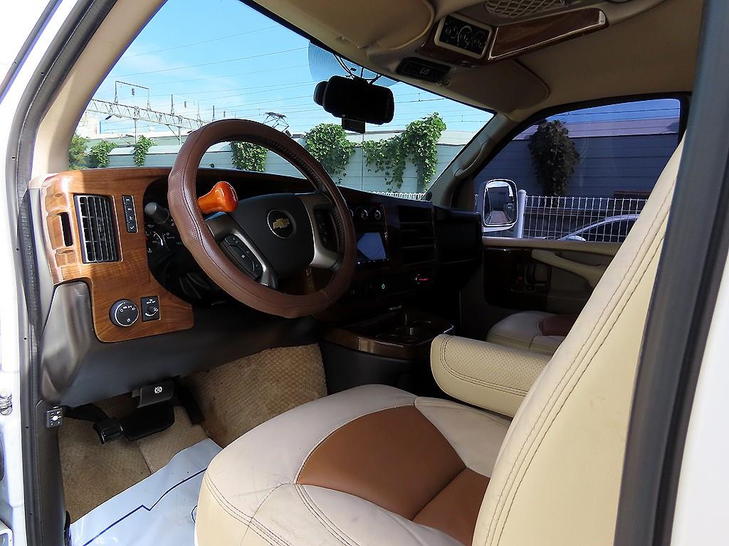 Chevrolet Express van - Vista 8