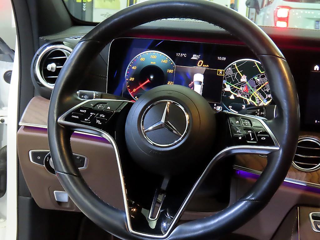 Mercedes Benz E class - Vista 12