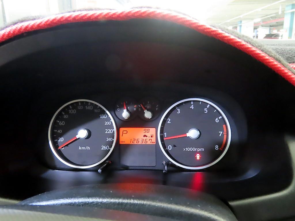 HYUNDAI Tuscani - Vista 9