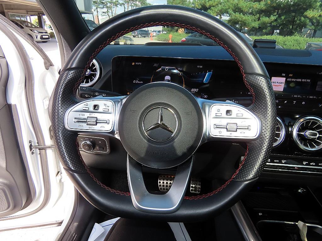 Mercedes Benz GLA Class - Vista 8