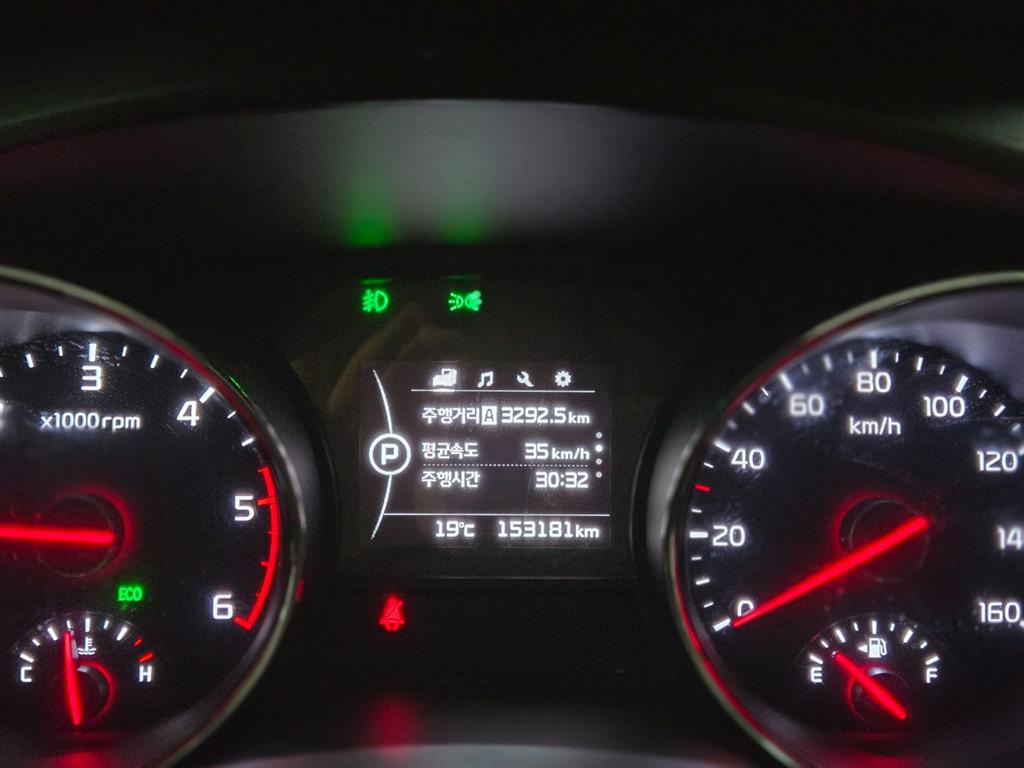 KIA Carnival - Vista 5