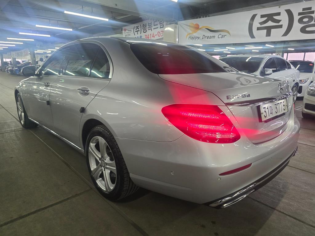 Mercedes Benz E class - Vista 4