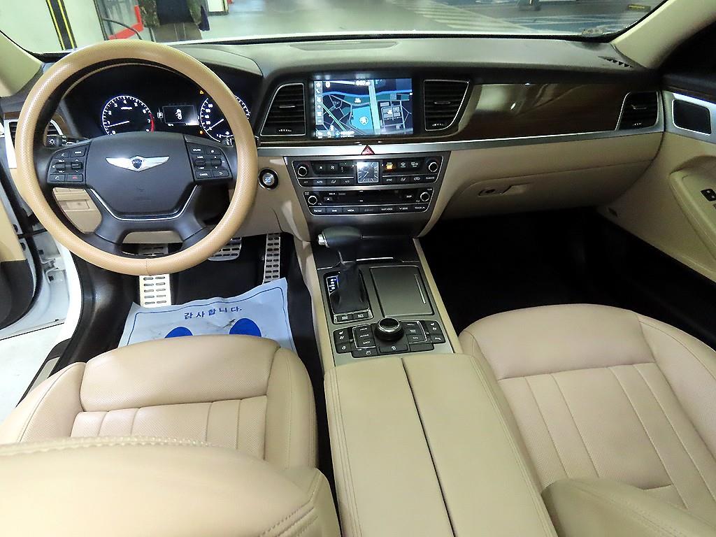 HYUNDAI Genesis - Vista 10