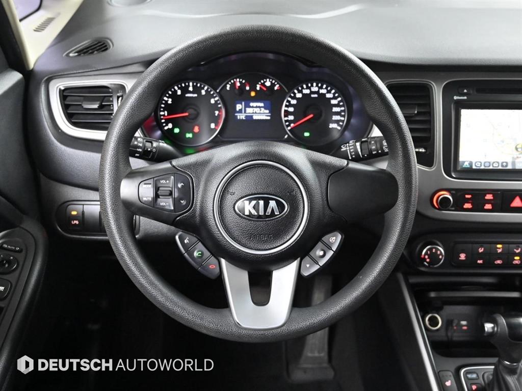 KIA Carens - Vista 11