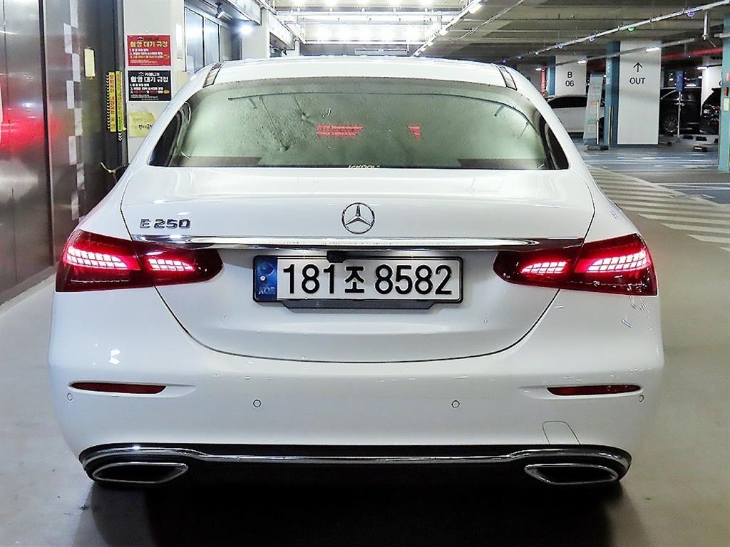 Mercedes Benz E class - Vista 6