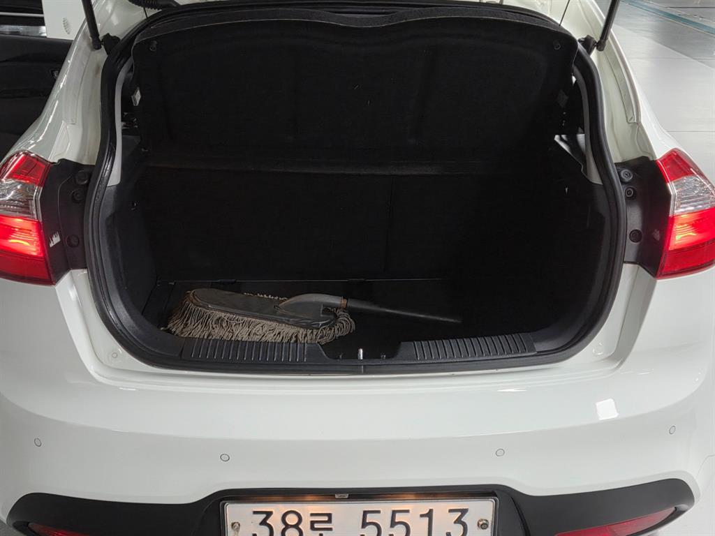 KIA Pride 2012 Blanco - Importación desde Corea - HF Imports Iquique - Foto 19