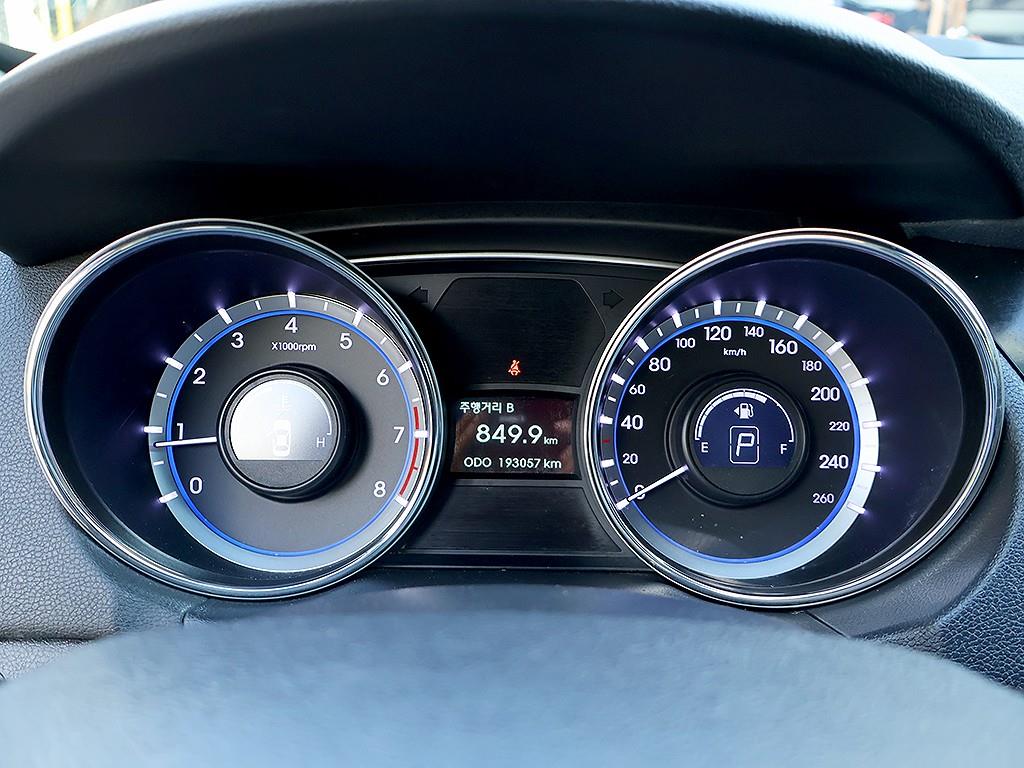 HYUNDAI Sonata - Vista 11