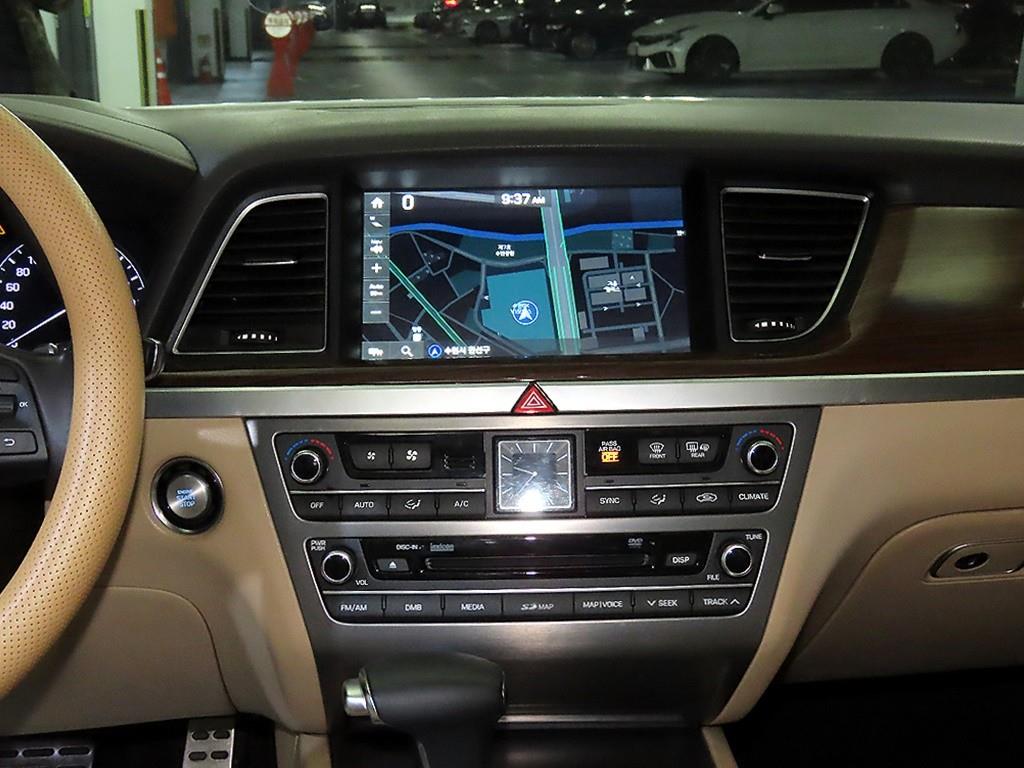 HYUNDAI Genesis - Vista 11