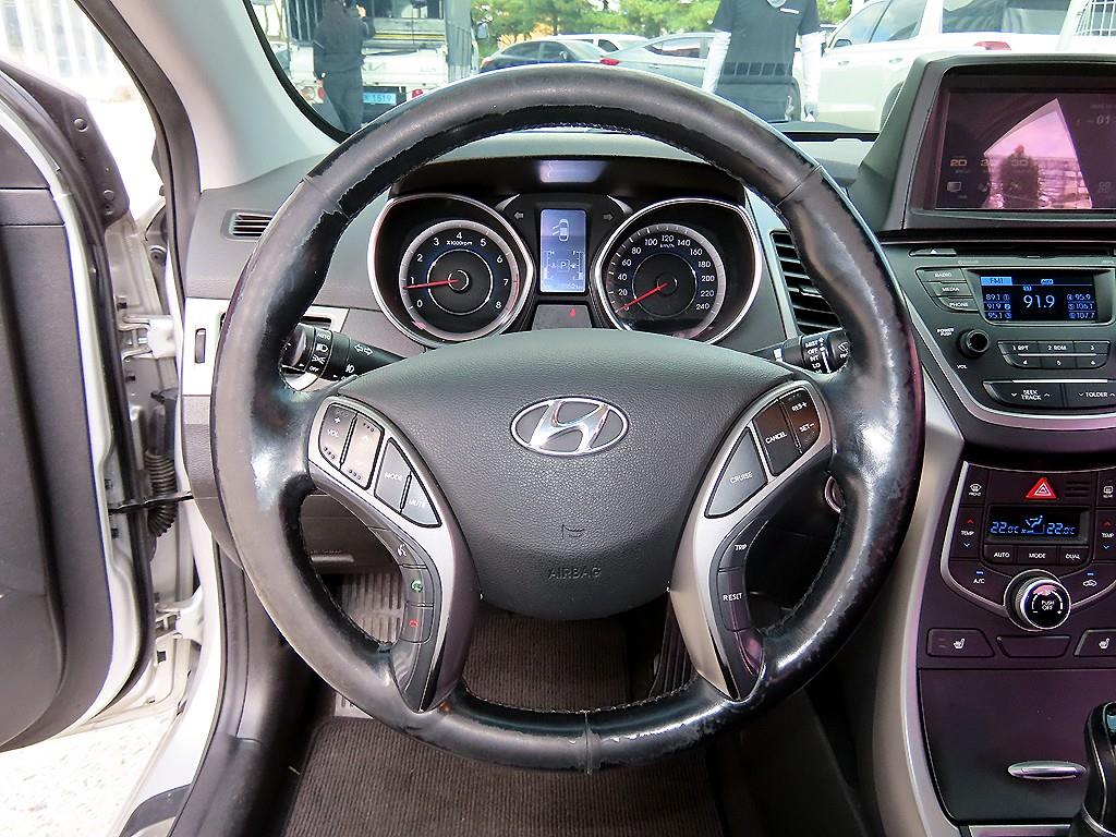 HYUNDAI Avante - Vista 8