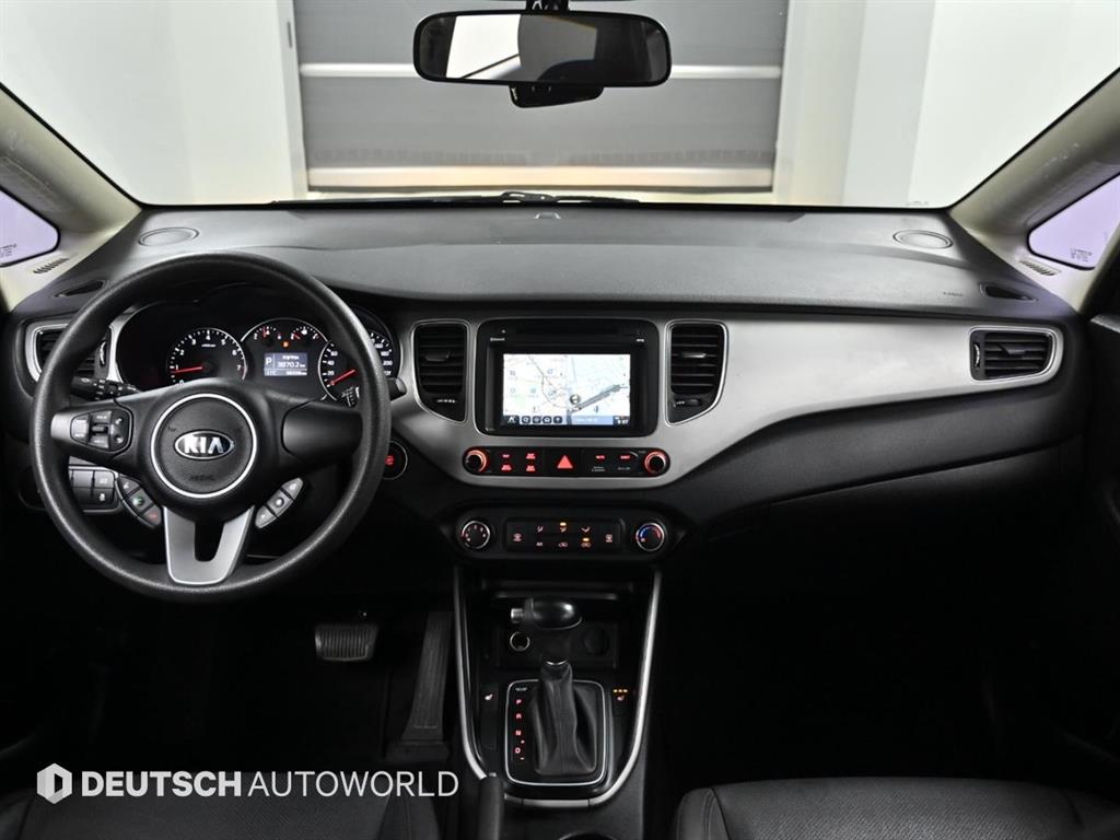 KIA Carens - Vista 5