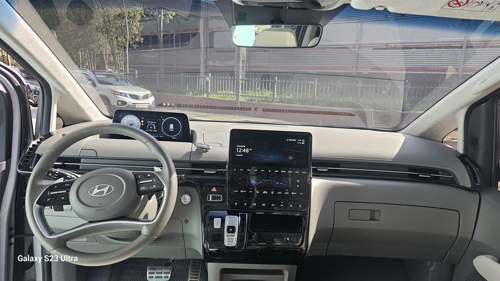 HYUNDAI Staria - Vista 12