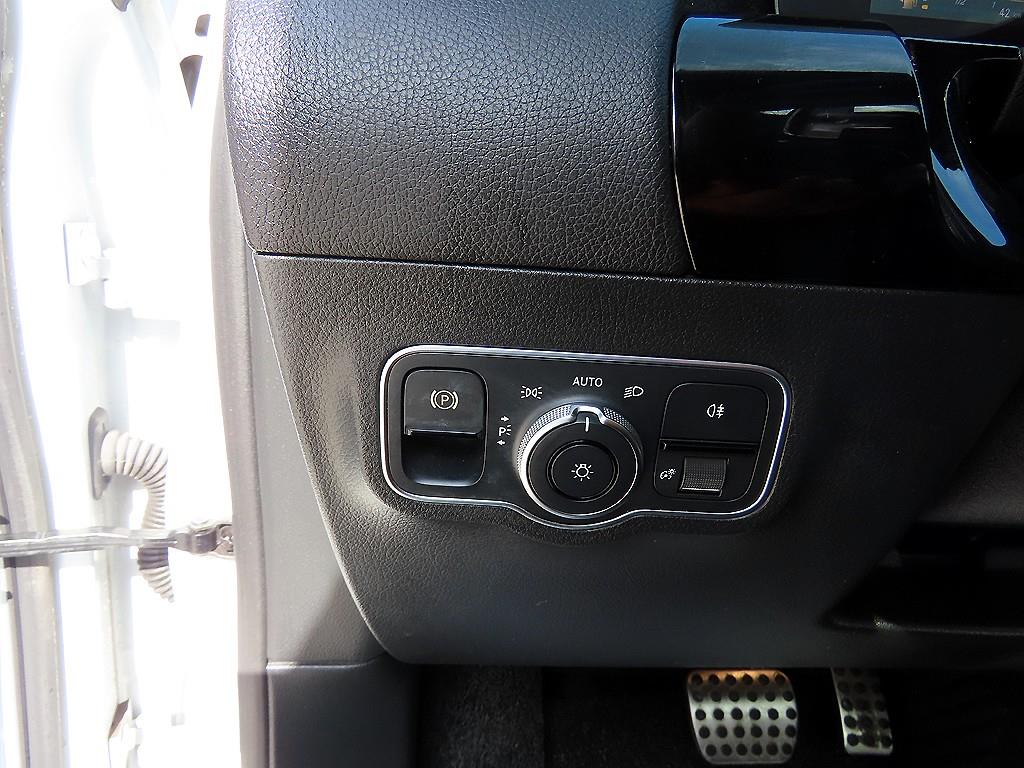 Mercedes Benz GLA Class - Vista 12