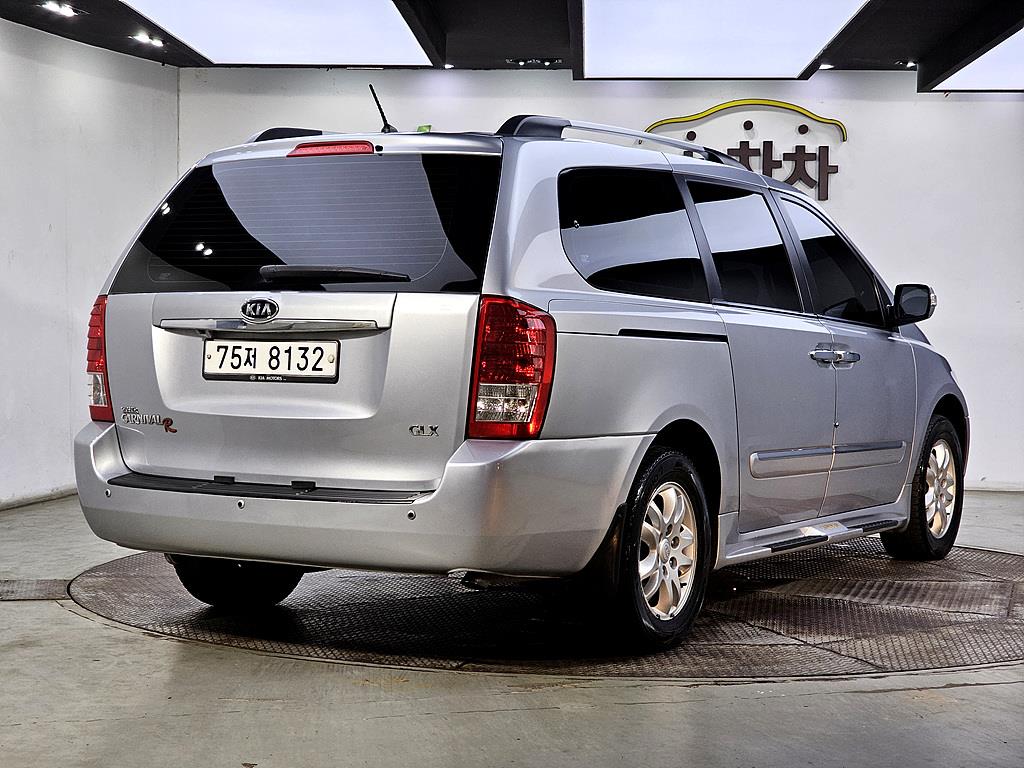 KIA Carnival - Vista 4