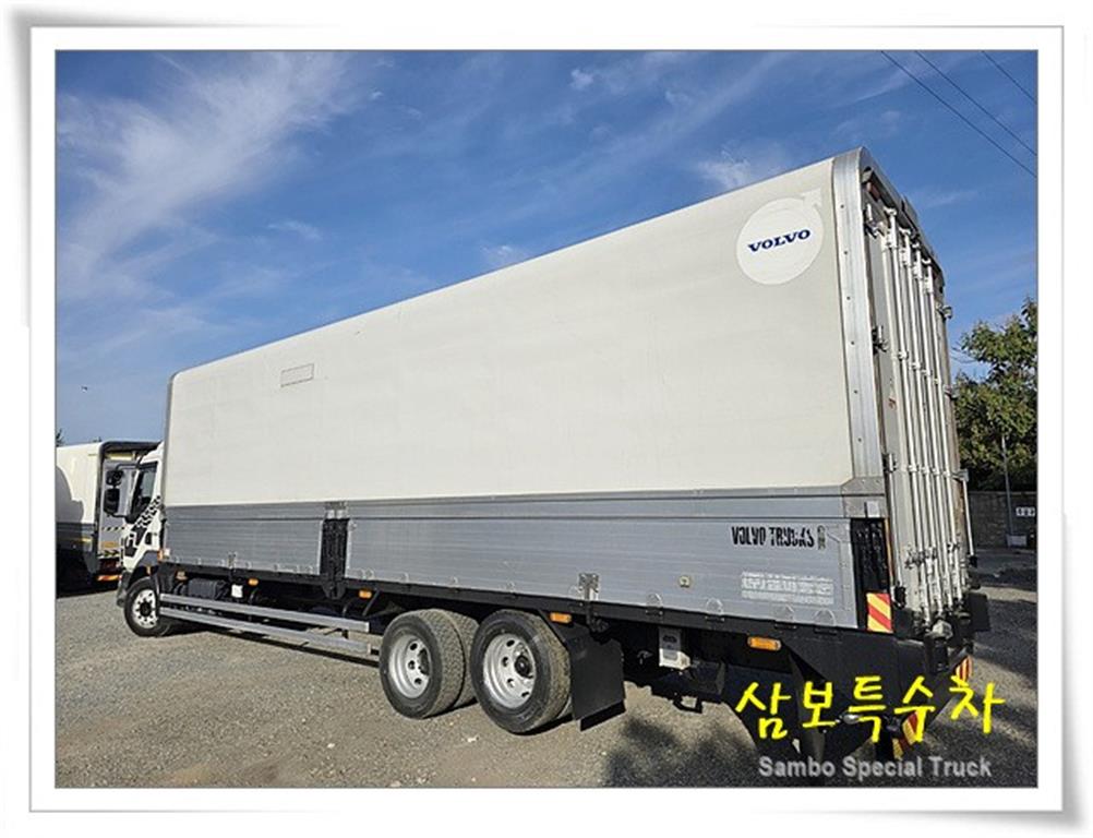 medium and large cargo truck - Vista 8