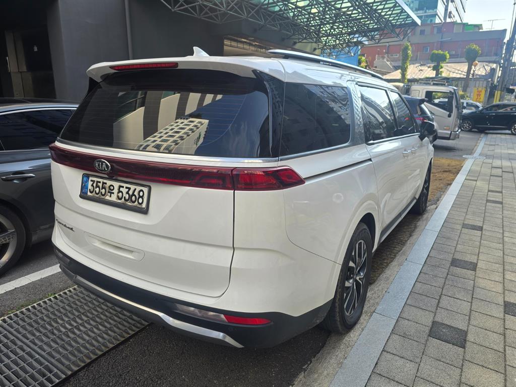 KIA Carnival - Vista 5