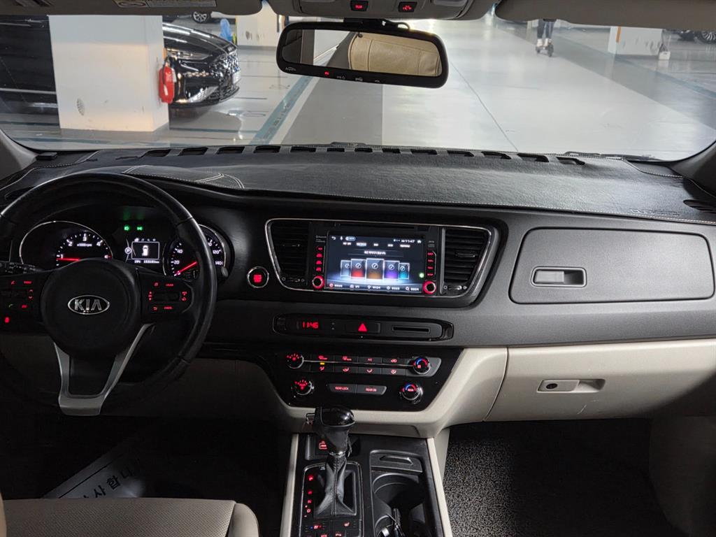 KIA Carnival - Vista 7