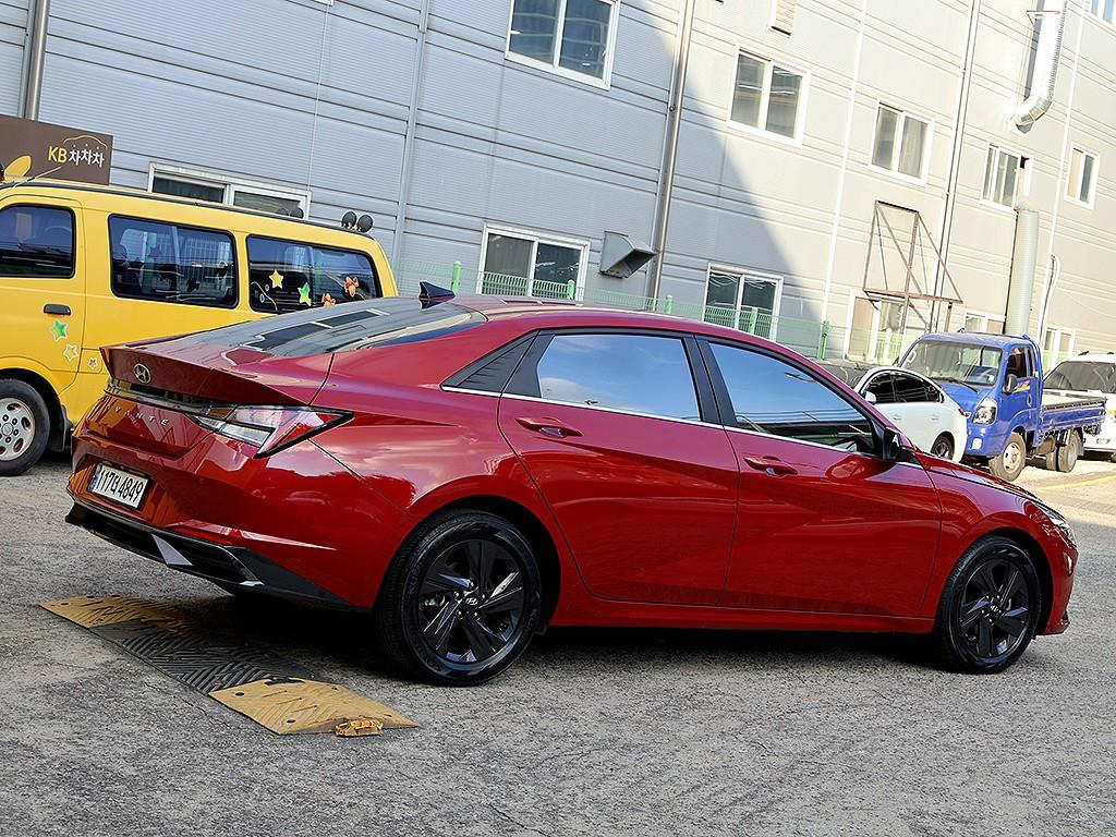 HYUNDAI Avante - Vista 7