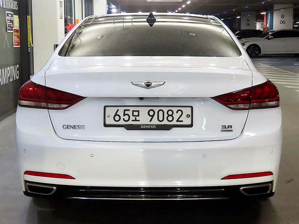 HYUNDAI Genesis - Vista 5