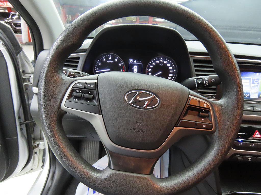 HYUNDAI Avante - Vista 8