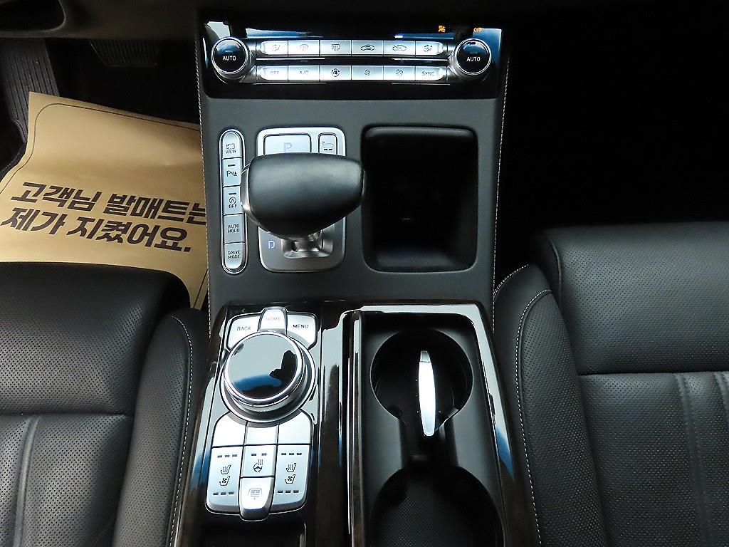 Genesis G90 - Vista 11