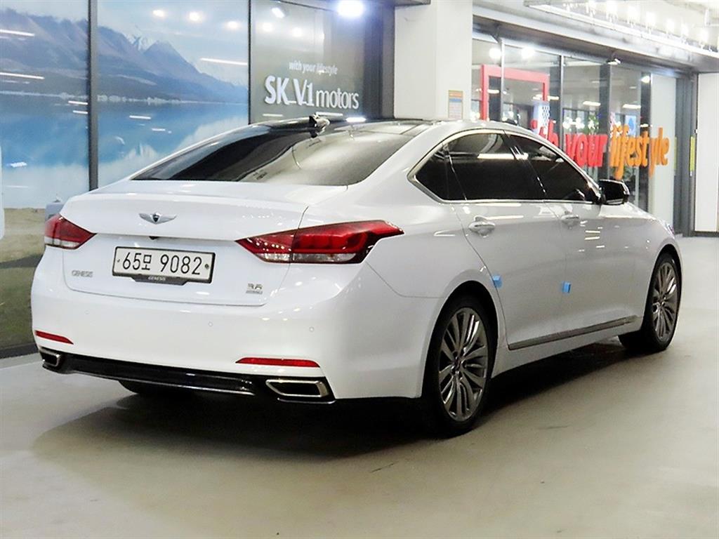 HYUNDAI Genesis - Vista 4